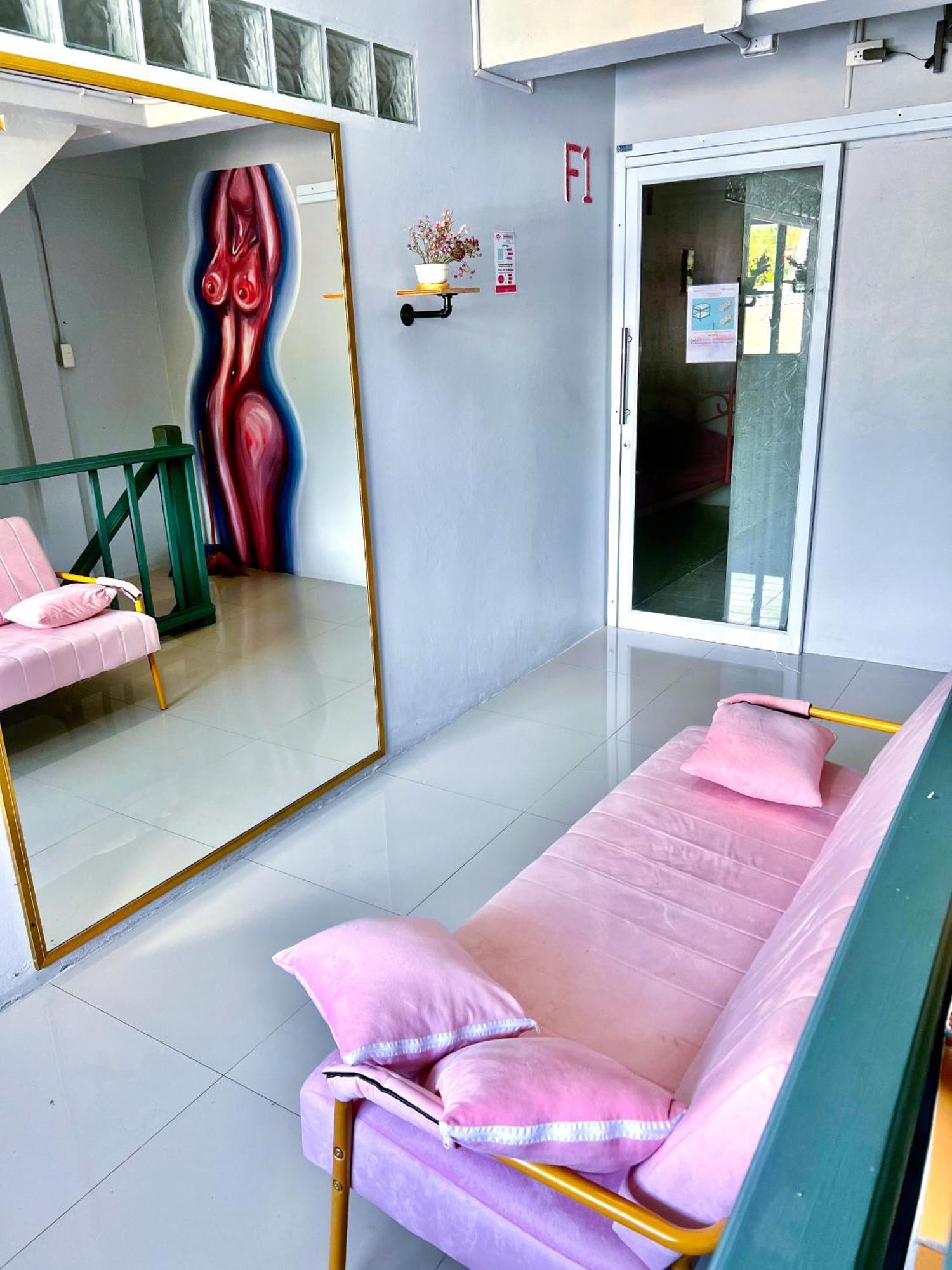 Arena Boutique Hotel Female Only Thongsala Ngoại thất bức ảnh